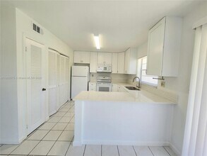18637 SW 100th Ave in Cutler Bay, FL - Building Photo - Building Photo