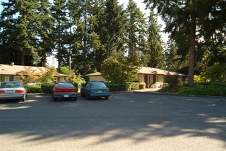 Forest Hills Apartments in Puyallup, WA - Building Photo - Building Photo