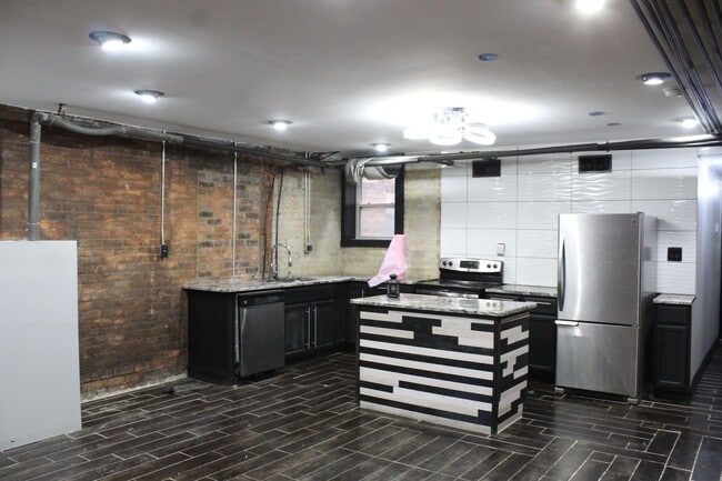 506 E Kirby St in Detroit, MI - Foto de edificio - Building Photo