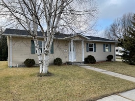 2410 S 18th St in Manitowoc, WI - Building Photo