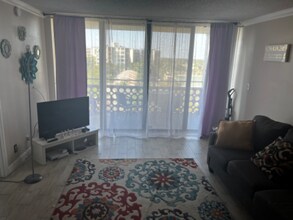 4222 Inverrary Blvd in Lauderhill, FL - Foto de edificio - Building Photo