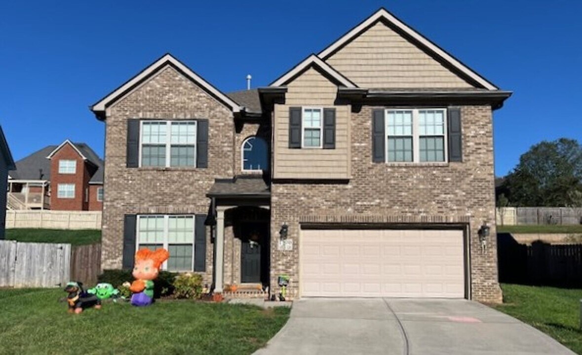 1170 Looking Glass Ln in Knoxville, TN - Building Photo