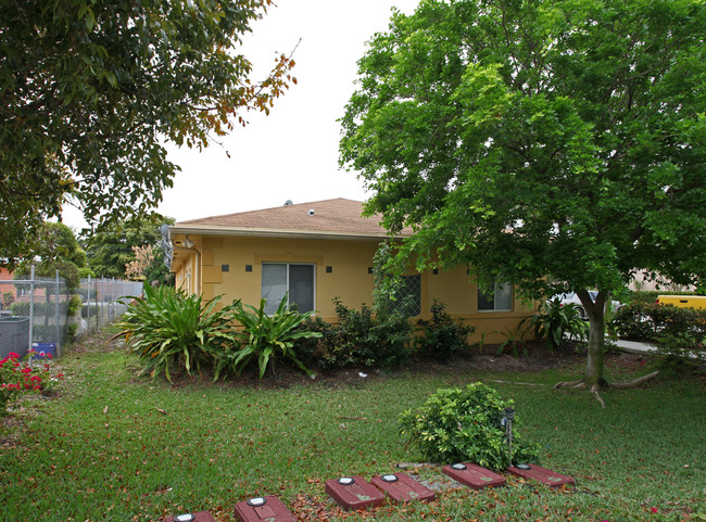 890 SW 9th St in Pompano Beach, FL - Building Photo - Building Photo