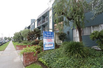 Sun Dial Francis Apartments in Los Angeles, CA - Building Photo - Building Photo