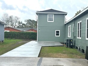 8704 Lanewood Dr-Unit -A in Houston, TX - Building Photo - Building Photo