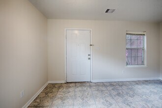 8139 Sanders Glen Ln in Humble, TX - Foto de edificio - Building Photo