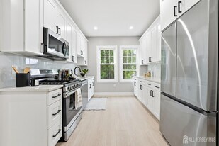 214 Montgomery St in Highland Park, NJ - Building Photo