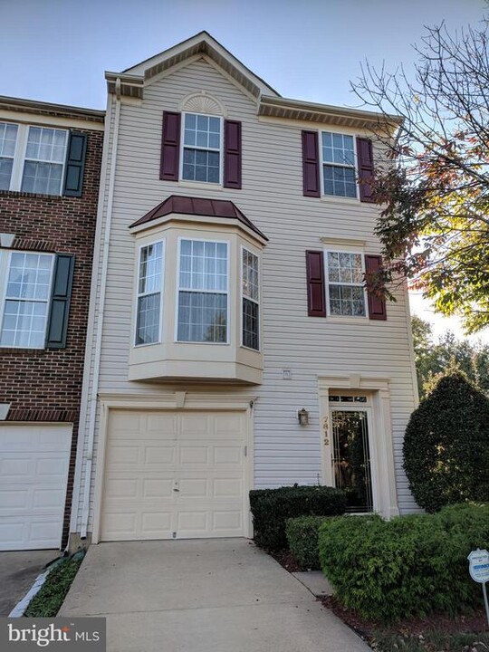 7812 Dogue Indian Cir in Lorton, VA - Foto de edificio