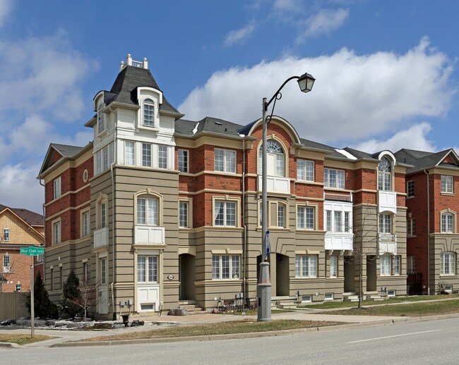 2560-2568 Bur Oak Ave