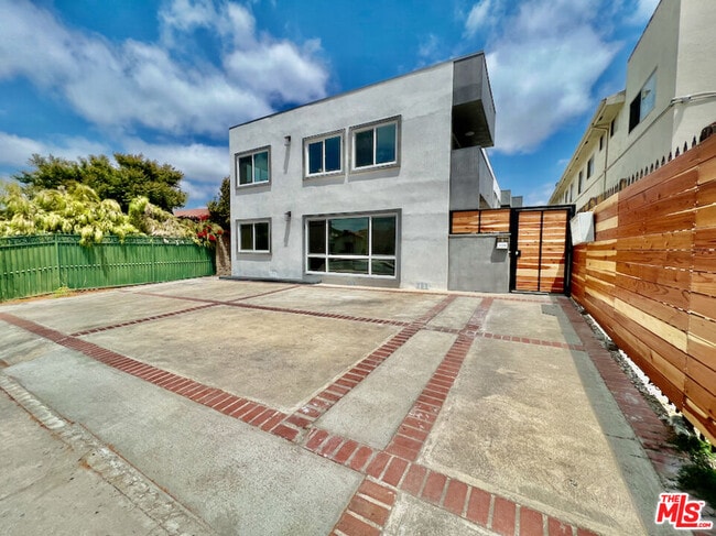 2012 S Bedford St in Los Angeles, CA - Building Photo - Building Photo