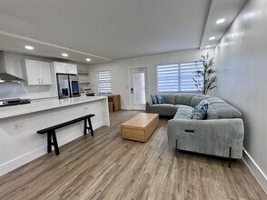 4046 Hythe A in Boca Raton, FL - Building Photo - Building Photo
