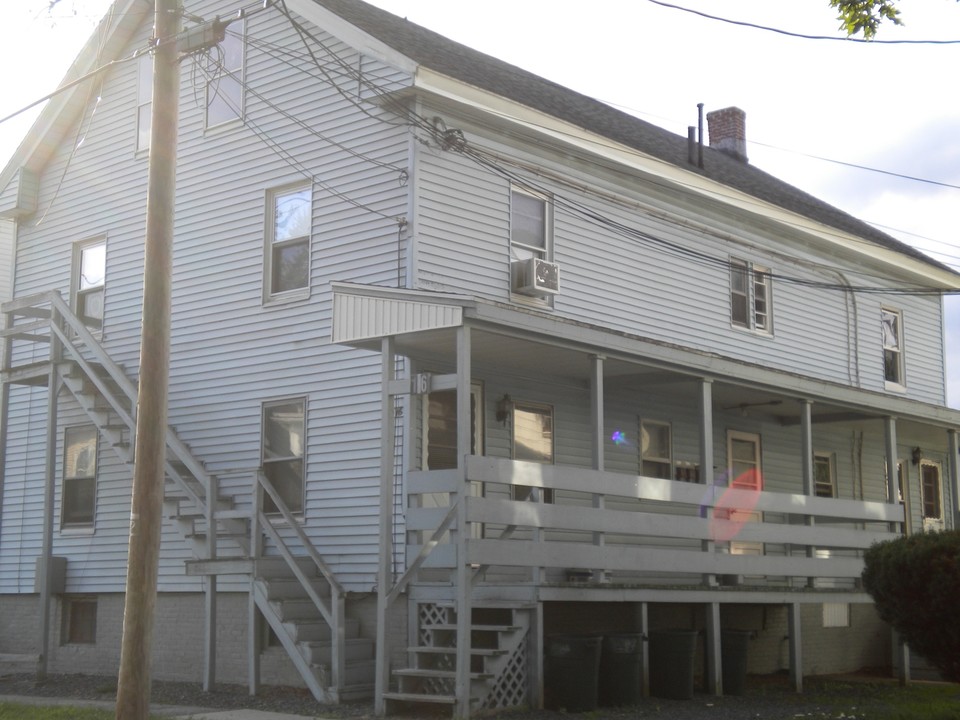 16 Abbey St in Chicopee, MA - Building Photo