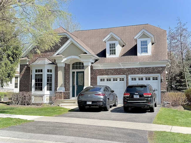 property at 2668 Summit Dr
