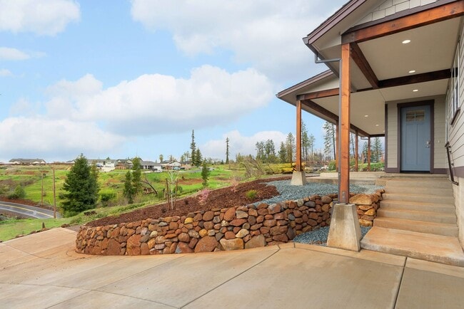 623 Gregs Way in Paradise, CA - Building Photo - Building Photo