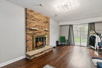 121 Millis Ln in Schaumburg, IL - Building Photo - Building Photo