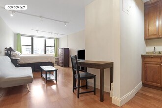 225 E 36th St in New York, NY - Building Photo - Building Photo