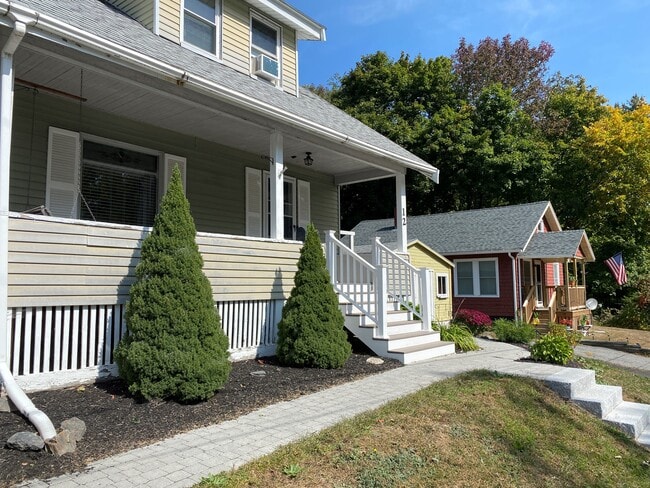12 Melcher Ct in Westbrook, ME - Foto de edificio - Building Photo