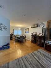 5 Jeffrey Ct in Syosset, NY - Building Photo - Building Photo