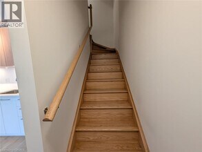 498 Plains Rd E in Burlington, ON - Building Photo - Building Photo