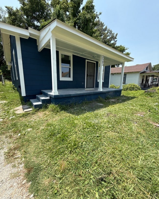 property at 2543 Pershing Ave