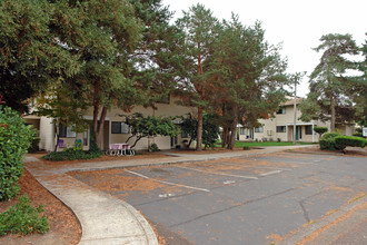 Shelton Village Apartments in Salem, OR - Building Photo - Building Photo