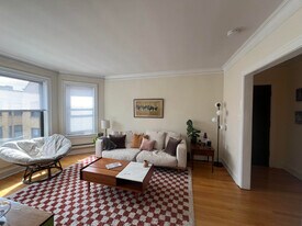 1125 W Oakdale Ave in Chicago, IL - Building Photo