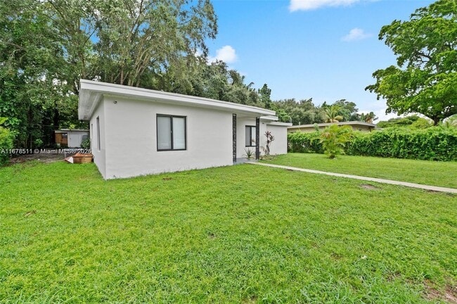 840 NE 143rd St in North Miami, FL - Building Photo - Building Photo