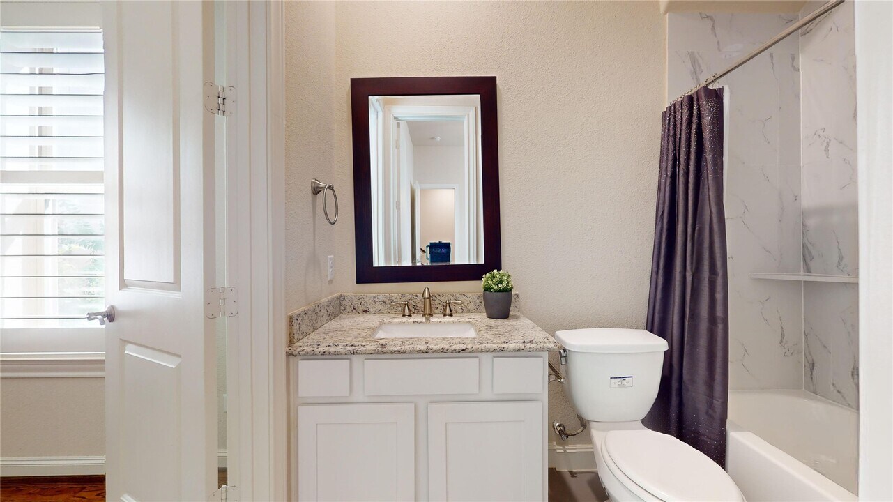 10920 Wrenwood Manor in Houston, TX - Building Photo