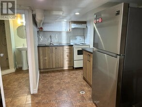 37 Moberly Ave in Toronto, ON - Building Photo - Building Photo