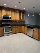 11050 NW 36th St in Coral Springs, FL - Building Photo