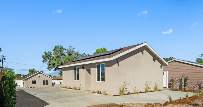 1318 Malachite Ave-Unit -Unit C in Mentone, CA - Building Photo - Building Photo