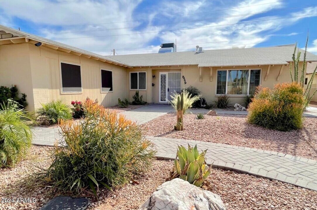 8449 E Crestwood Way in Scottsdale, AZ - Building Photo