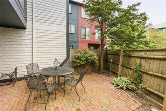 319 Swans Wharf Row in Newport, RI - Building Photo - Building Photo