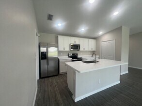 3813 NE 10th Pl in Cape Coral, FL - Building Photo - Building Photo