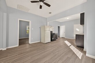 8211 Parnell St in Houston, TX - Building Photo - Building Photo