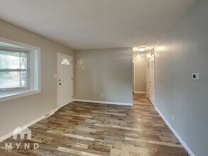 4957 Betsy Dr in Columbus, OH - Foto de edificio - Building Photo