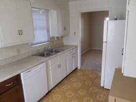 1201 Pomeroy St in Manhattan, KS - Building Photo