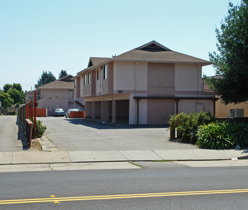 312 Lake Ave in Watsonville, CA - Building Photo