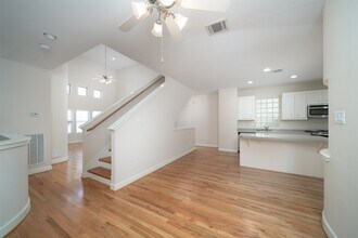 3634 Main Plaza Dr in Houston, TX - Building Photo - Building Photo