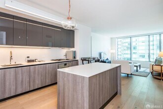 338 Main St, Unit 10B in San Francisco, CA - Foto de edificio - Building Photo