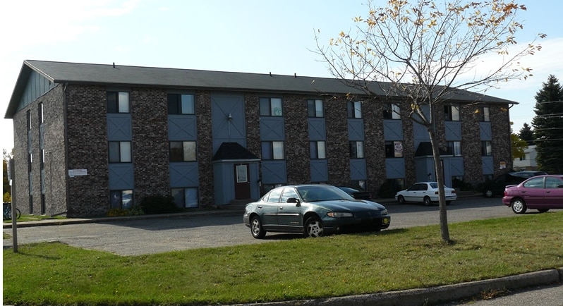 Longyear Apartments in Marquette, MI - Building Photo