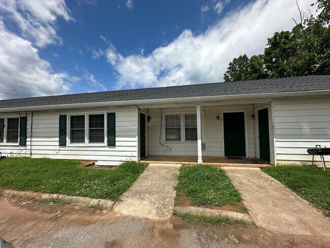 Woodbine, LLC in Lynchburg, VA - Foto de edificio - Building Photo