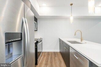 1102 Germantown Ave, Unit 204 in Philadelphia, PA - Foto de edificio - Building Photo