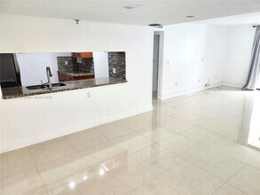 1621 Collins Ave in Miami Beach, FL - Building Photo - Building Photo