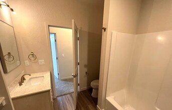 3286 Springbrook Rd in Medford, OR - Building Photo - Building Photo