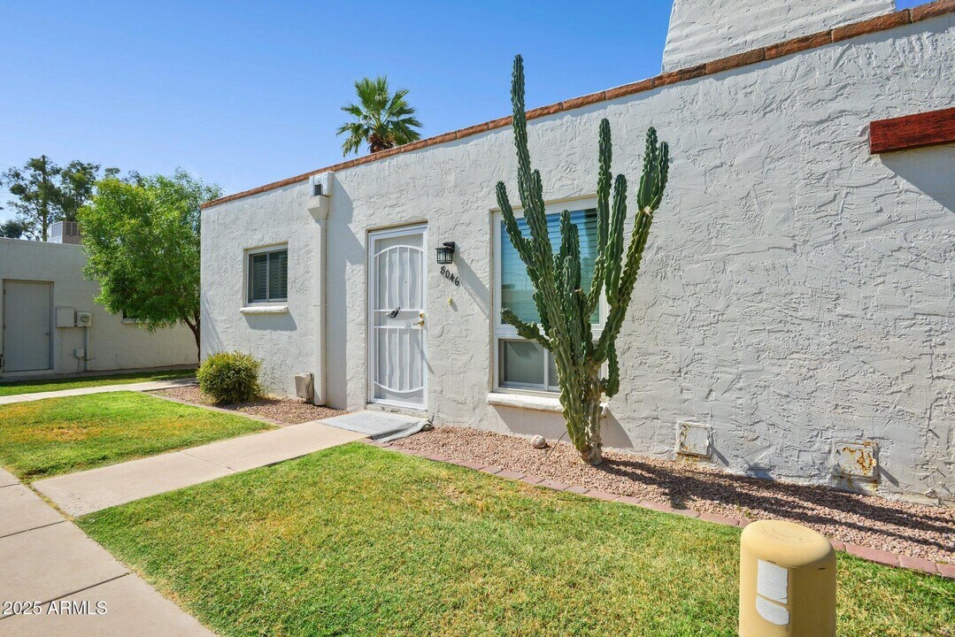 8046 E Oak St in Scottsdale, AZ - Building Photo