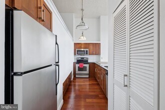 2429 Locust St in Philadelphia, PA - Building Photo - Building Photo