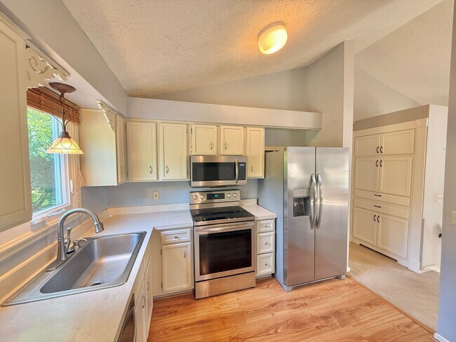3349 Evergreen Cir in Walworth, NY - Building Photo - Building Photo