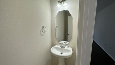 17123 Oakwood Chase Dr in Spring, TX - Building Photo - Building Photo
