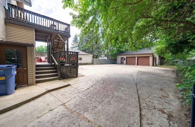 2551 Eastern Ave SE, Unit 1 in Grand Rapids, MI - Foto de edificio - Building Photo